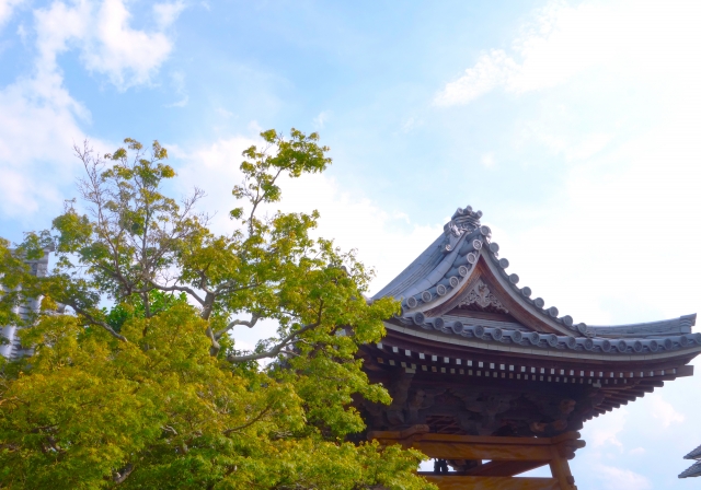 僧侶の資格を持つスタッフが対応